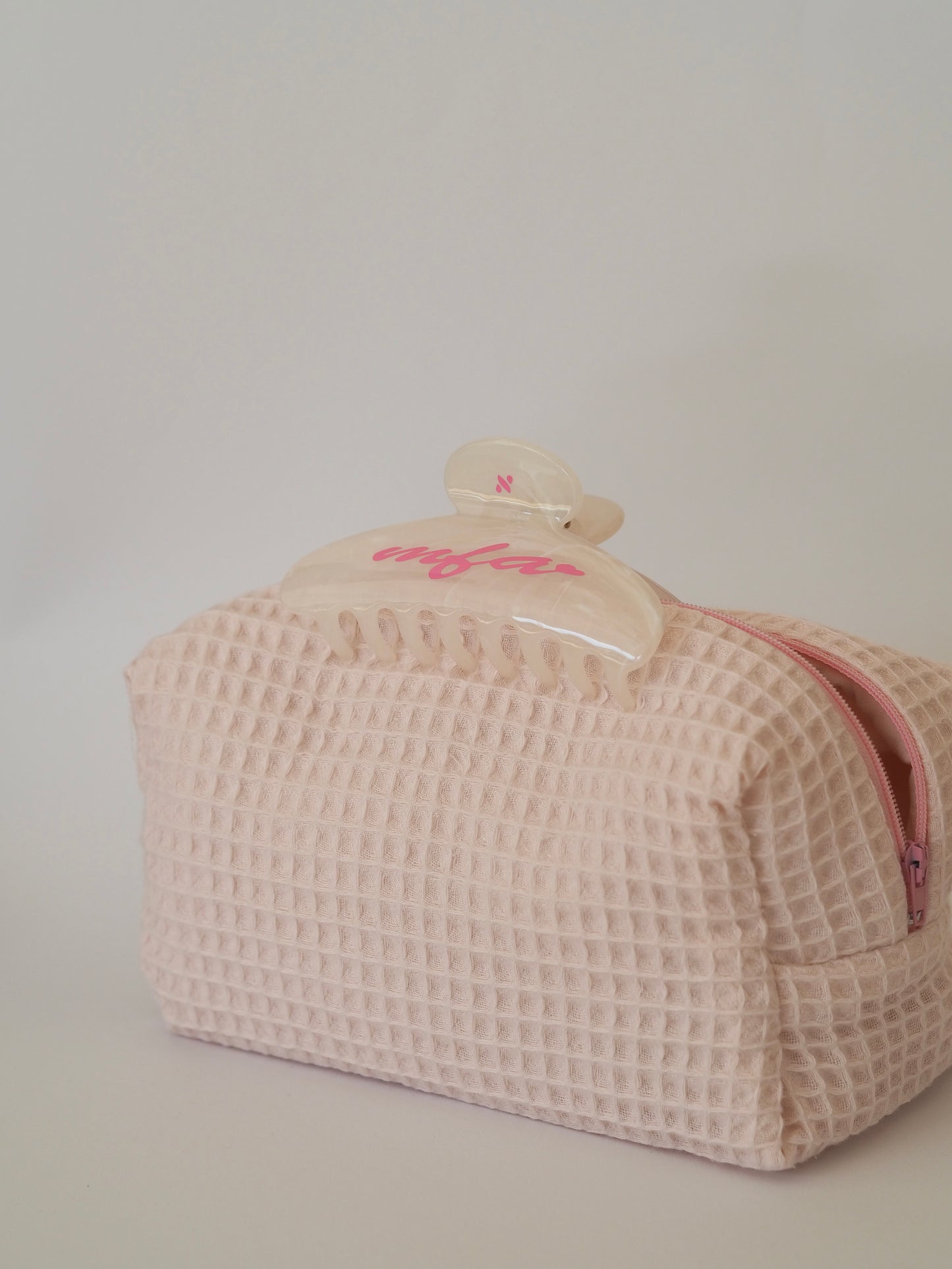 Creamy Dream MFA Hairclip